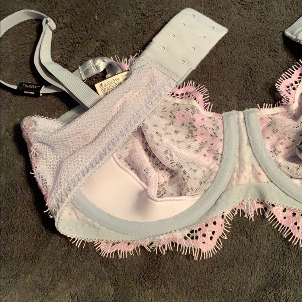 VS Dream Angels Push Up Bra - Picture 2 of 2